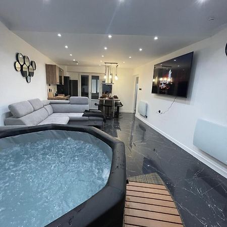Appartement Hors Du Commun Avec Son Jacuzzi Сали-де-Беарн Экстерьер фото