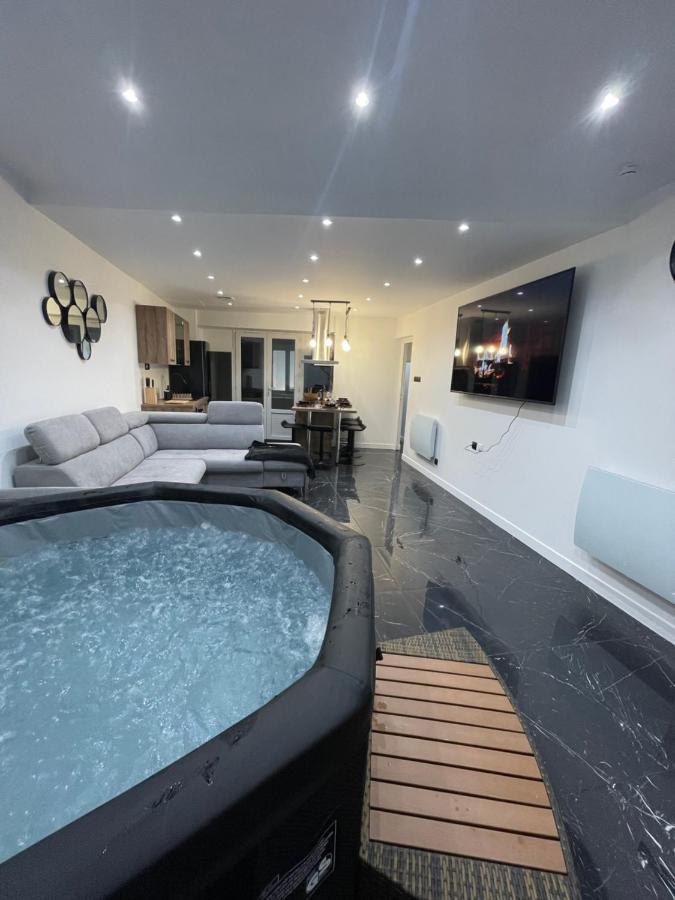Appartement Hors Du Commun Avec Son Jacuzzi Сали-де-Беарн Экстерьер фото